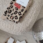 Chaussettes léopard écru love more – Image 2