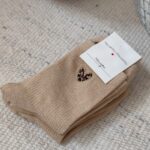 Chaussettes beiges coeur léopard